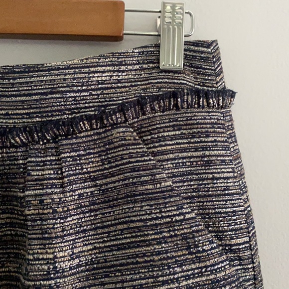 Gap women’s metallic textured skirt with pockets - Picture 3 of 11